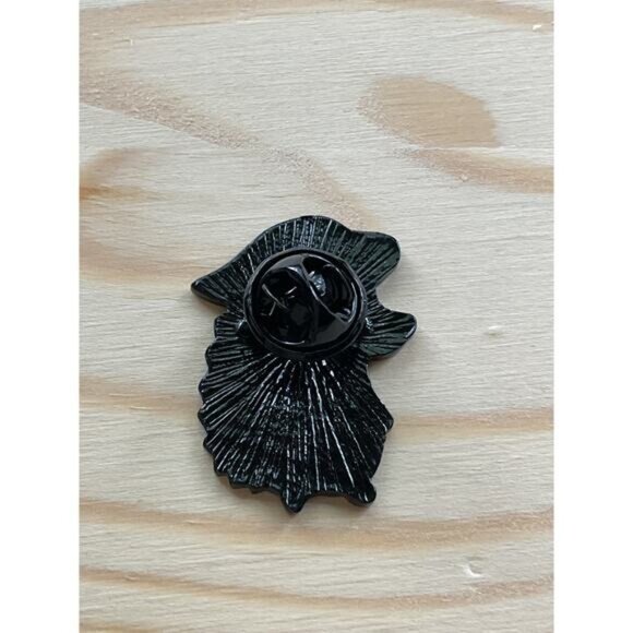 Hedgehog Enamel Pin With Leaf Design - Picture 3 of 3